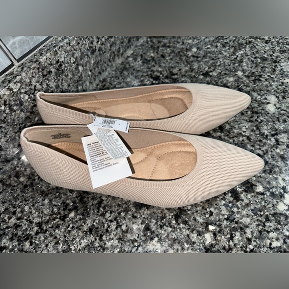 NWT Old Navy Soft-Knit Pointed-Toe Ballet Flats Size 11 - Picture 3 of 5